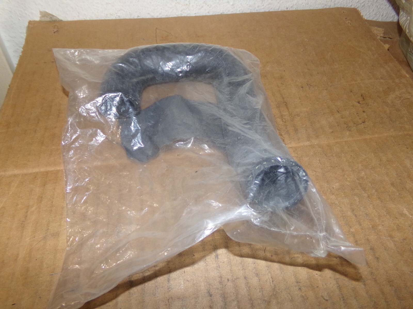 Gillig 82-11452-000 MOLDED HEATER HOSE Mohawk flyer Detroit Diesel *Fast Ship