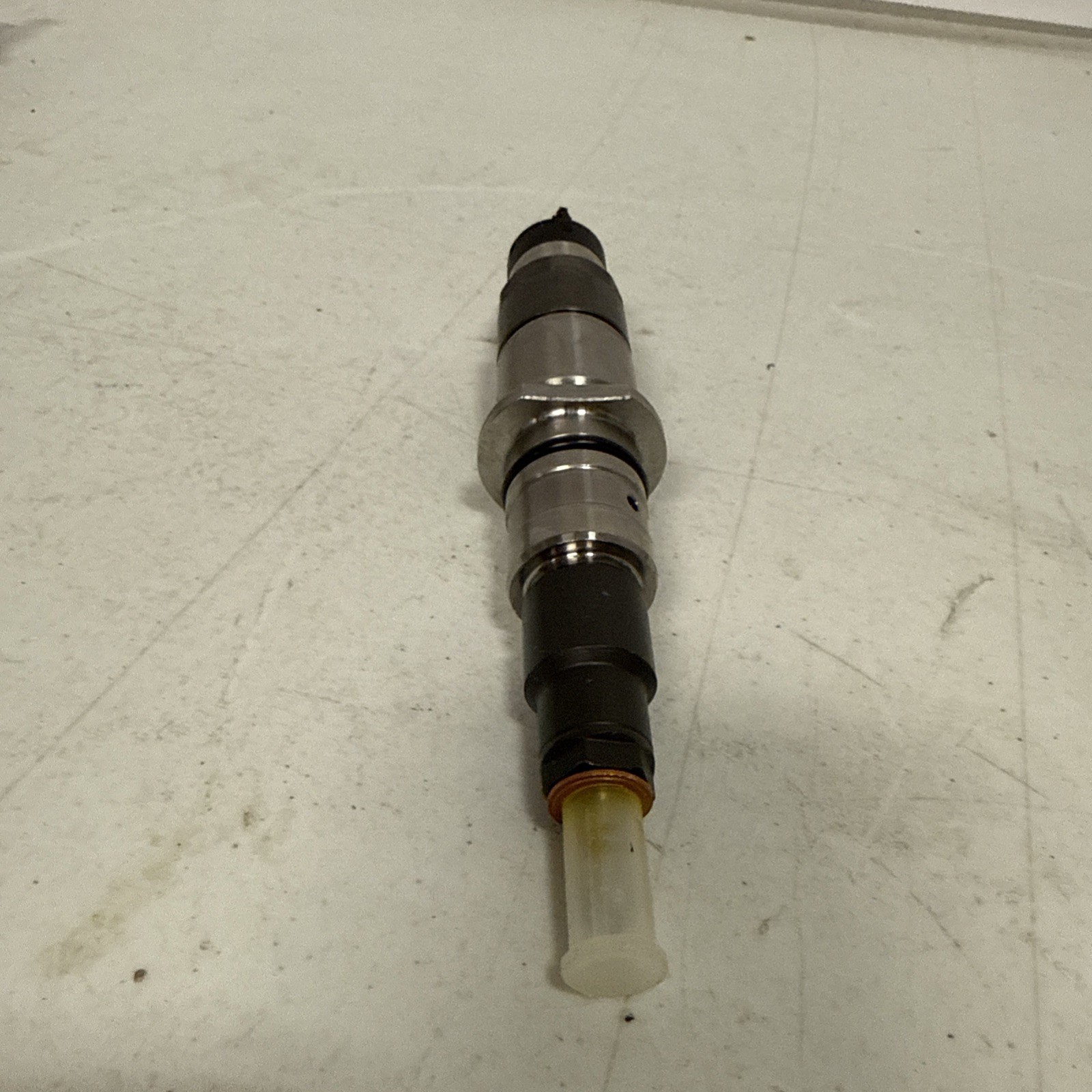 Bosch (685) Fuel Injector (F 2607) (Cummins 5263262) *NOS* NO BOX See Photos