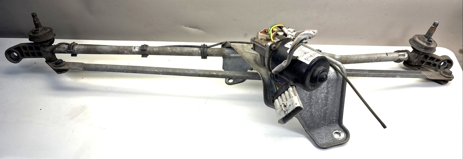 Volvo VNL Windshield Wiper Motor w/Linkage 2023 OEM 24634544