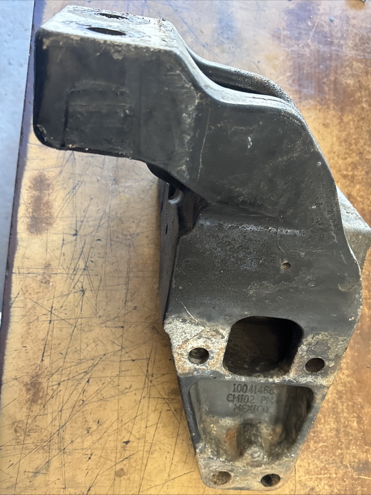 PACCAR FRONT CAB SUPPORT BRACKET LH A85 6136
