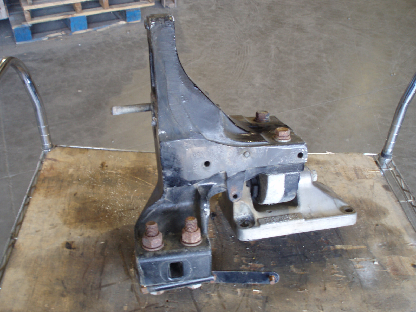 KENWORTH / PETERBILT / PACCAR A85-6136 REV B, R11-6337 REV B CAB MOUNT BRACKET