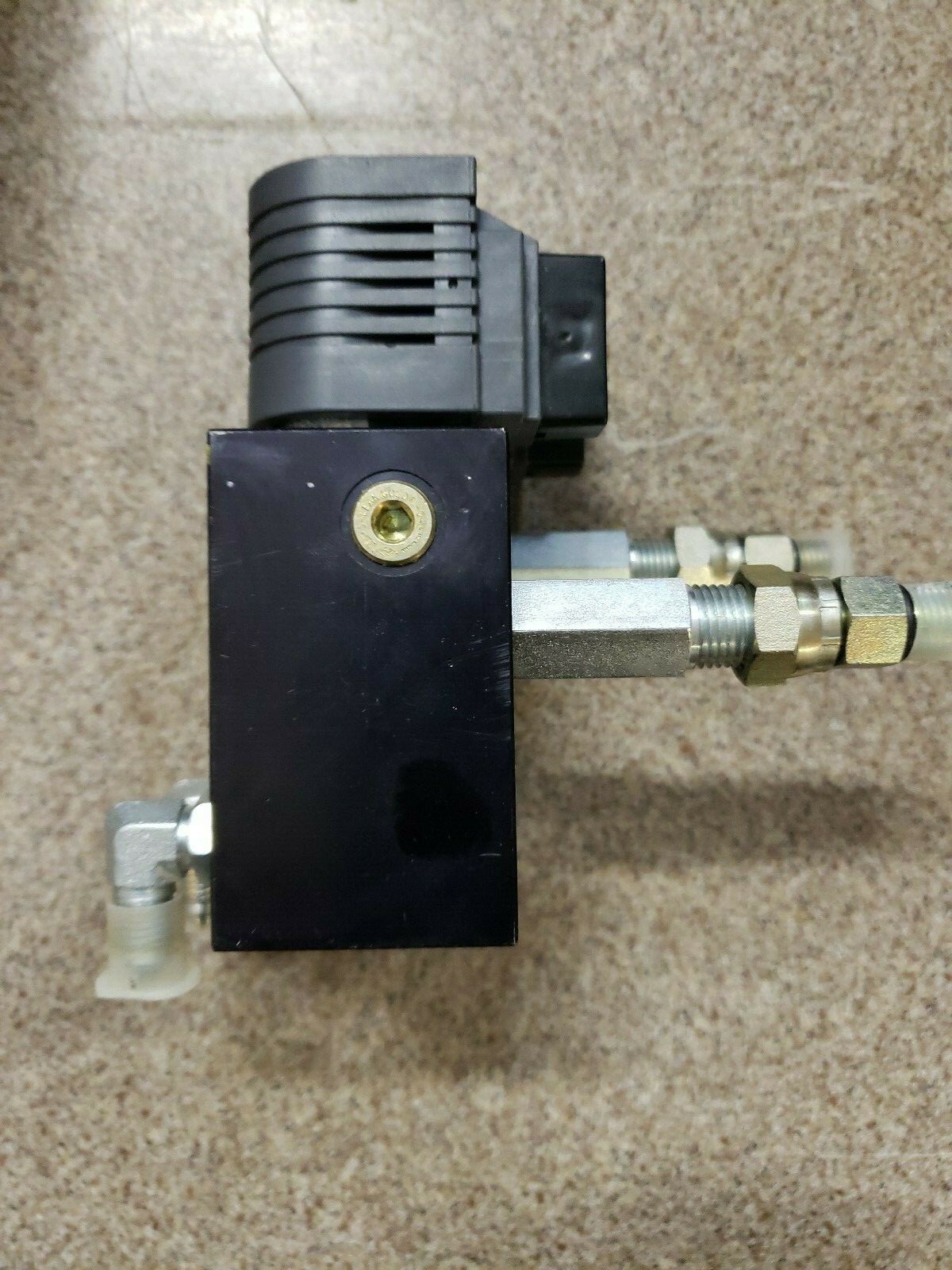 Sauer Danfoss Solenoid Relief Manifold CP12486 B, New Flyer 042701 New In Rough