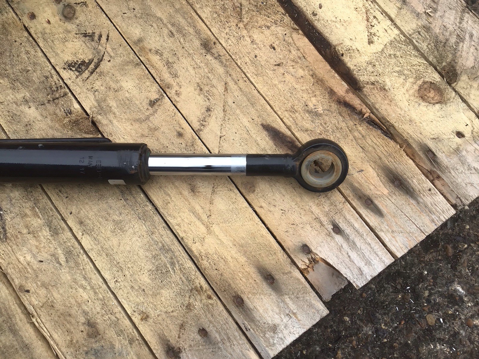 MAN TGX TGS CAB TILT / LIFTING RAM CYLINDER 81.97812.2318 2015-2020