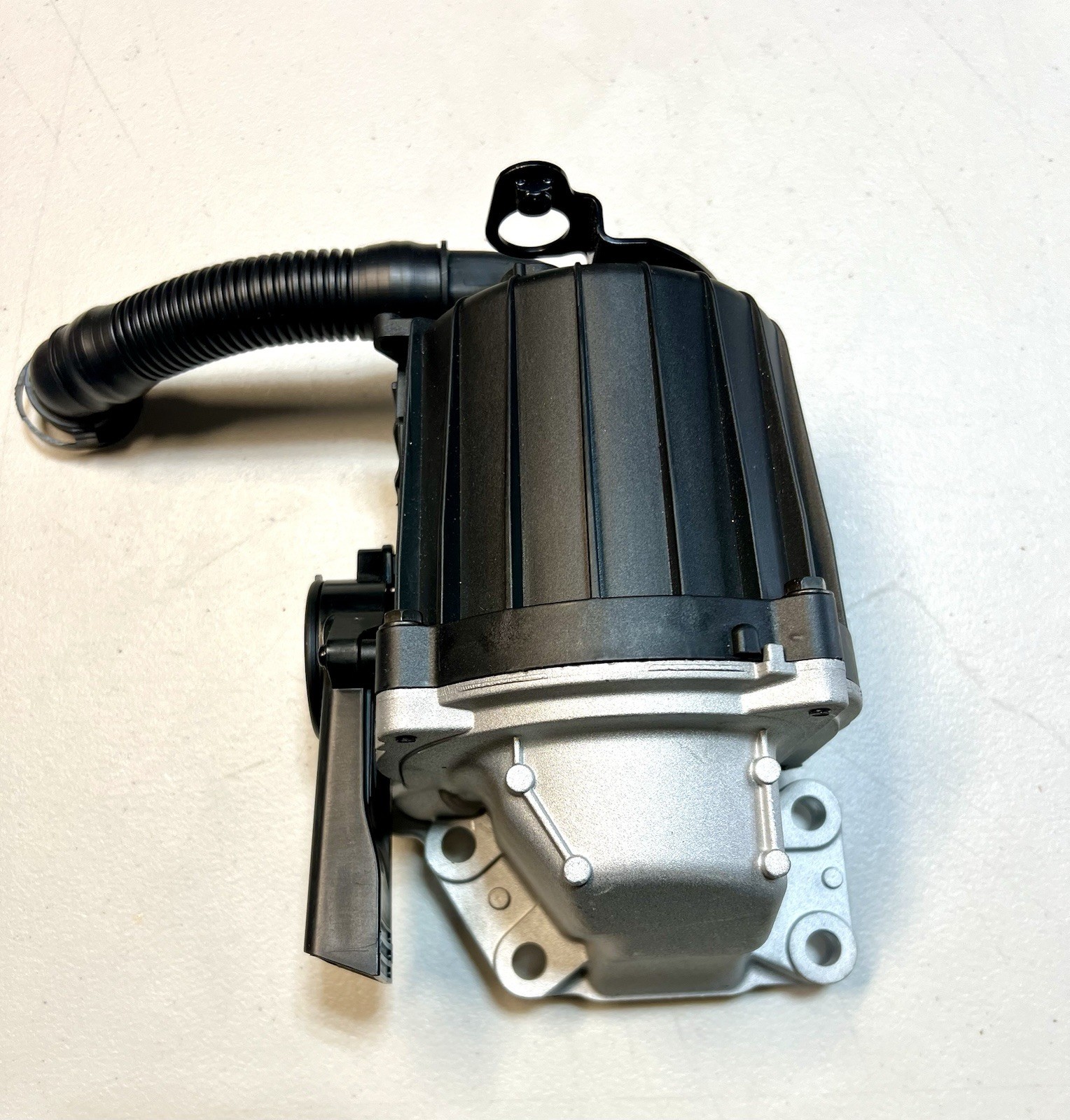 Crankcase Breather Oil Separator For Freightliner For Mack MP8 Detroit DD15 DD13