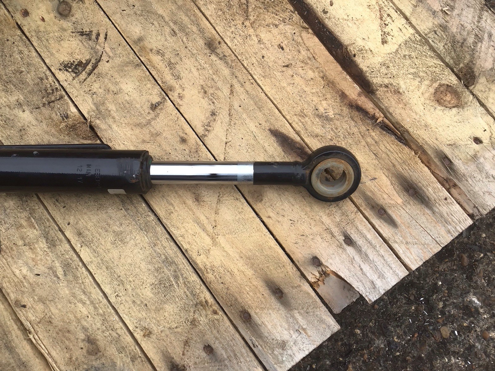 MAN TGX TGS CAB TILT / LIFTING RAM CYLINDER 81.97812.2318 2015-2020