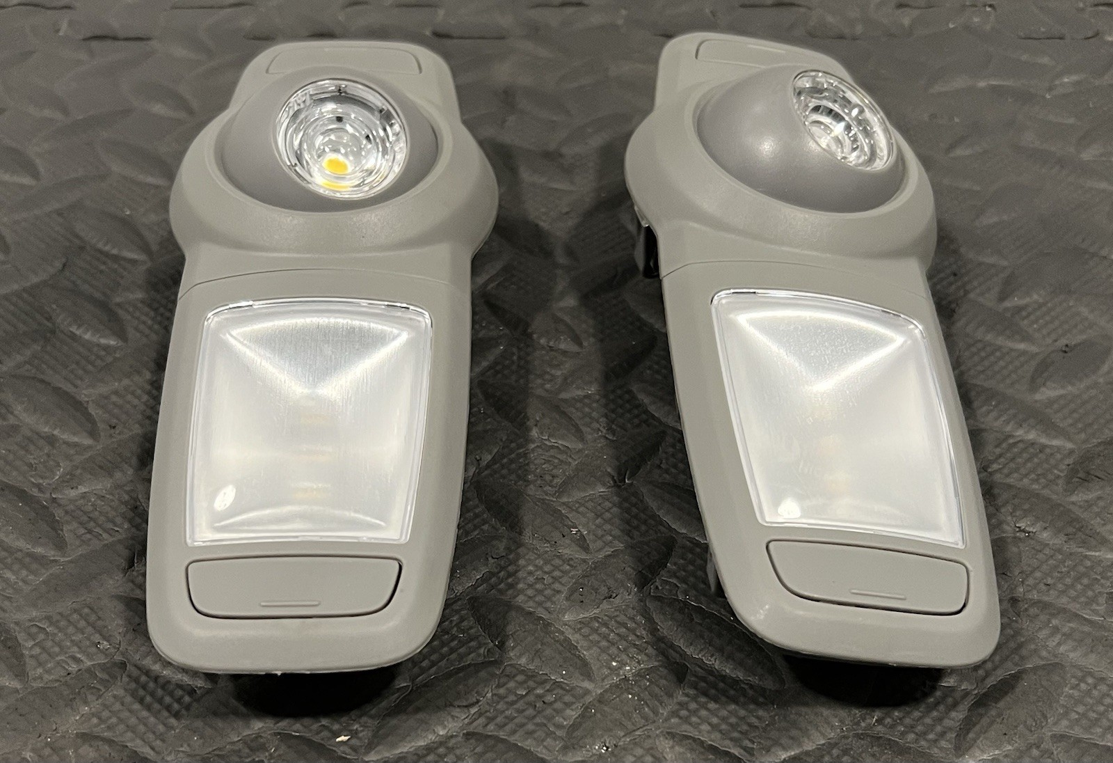 PACCAR PB Overdoor Modular Spot Light Lamp P/N: P54-1213-100711 (TAG# 15179)