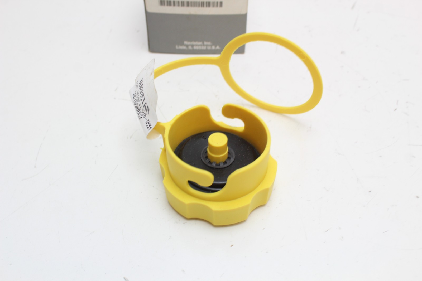 Genuine OEM INTERNATIONAL OIL CAP 3815698C2