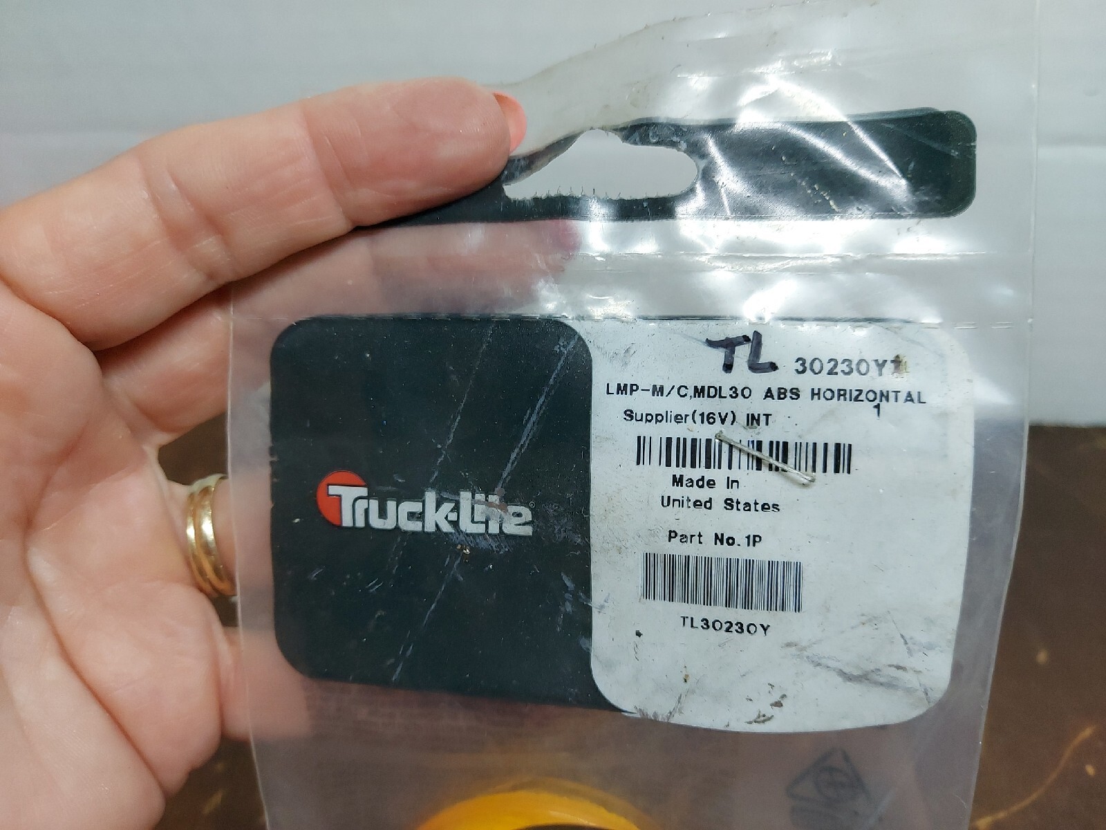 NOS Truck Lite 30230Y 30 Series Marker Clearance Light Incandescent