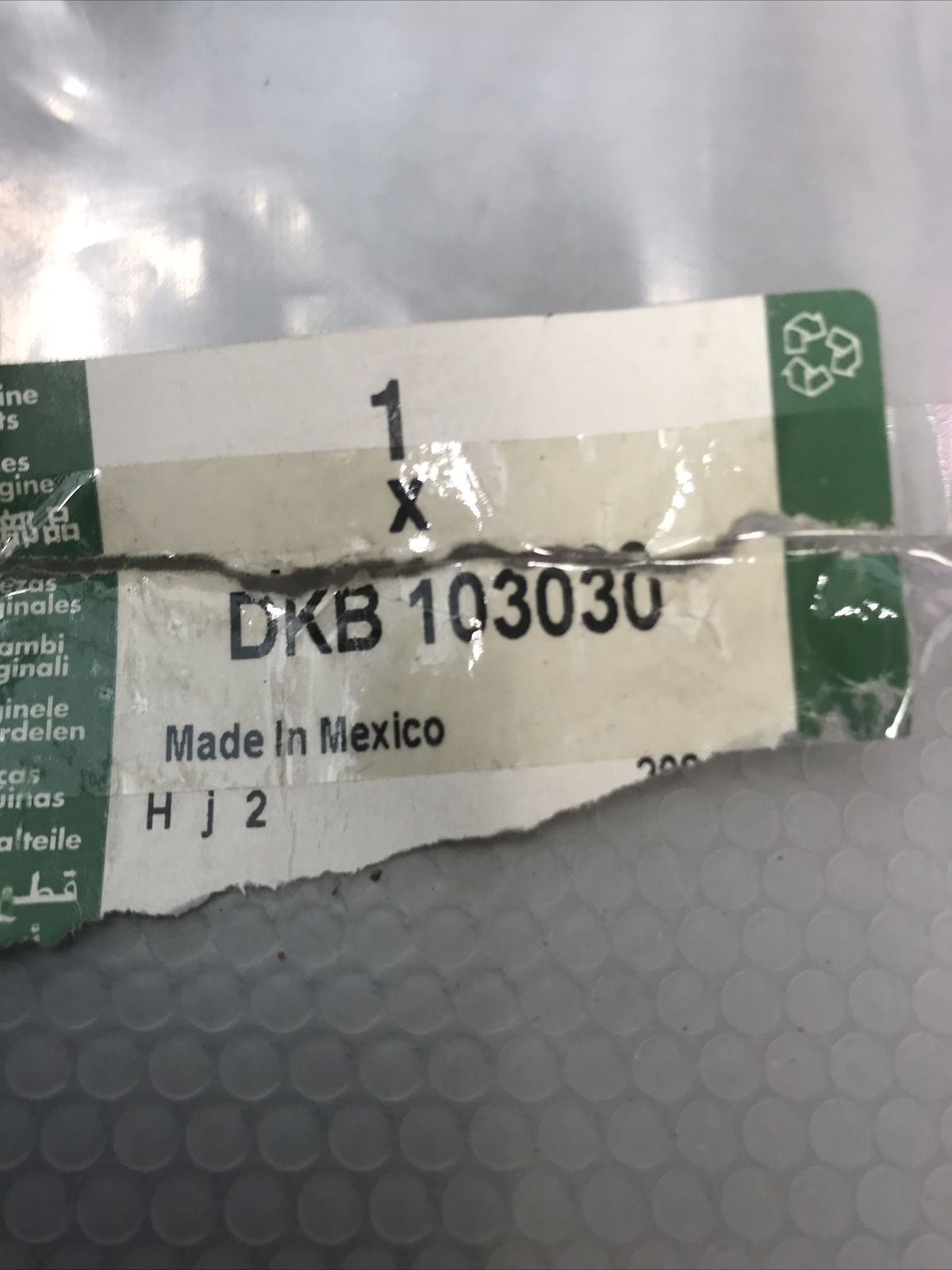 LR FREELANDER 1 FROM YA524543 – FRONT WIPER ARM LHD – RH GENUINE – DKB103030