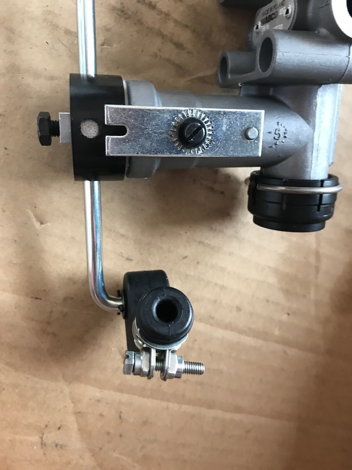 S464-006-003-0, S6460060030 New OEM Meritor Wabco Leveling Valve