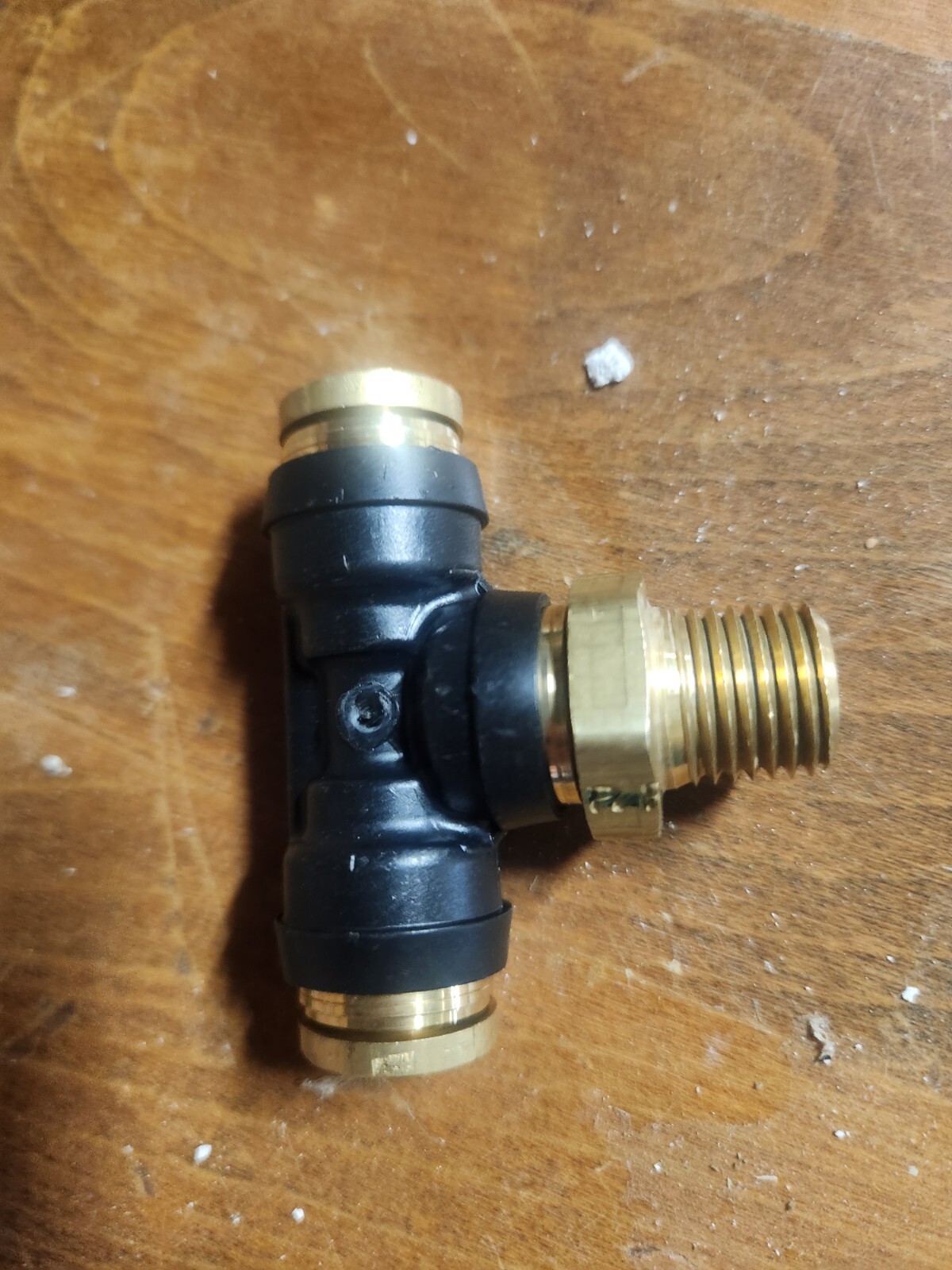 Parker Push-To-Connect Fitting 372PTC-6-4. DOT Composite 3/8 Tube 1/4 NPT Swivel