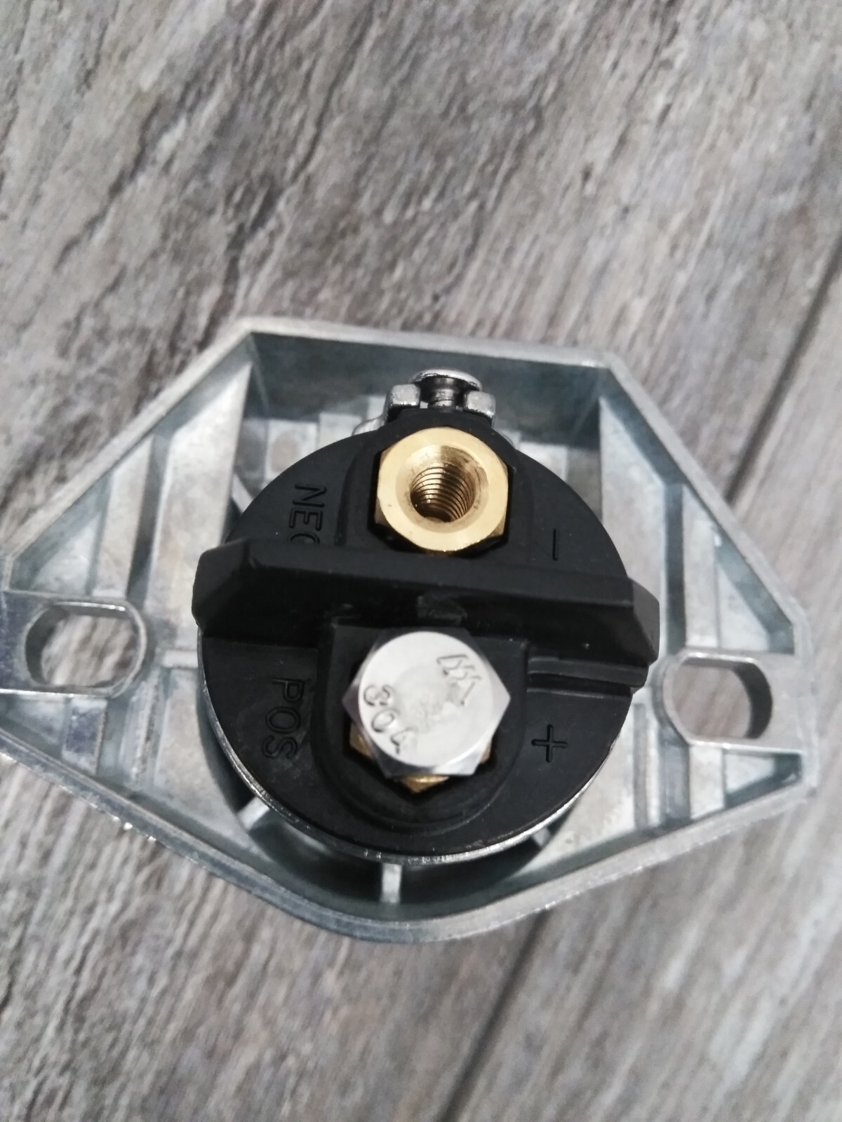 United Pacific Round 2-Way Male Connector – Split Pin