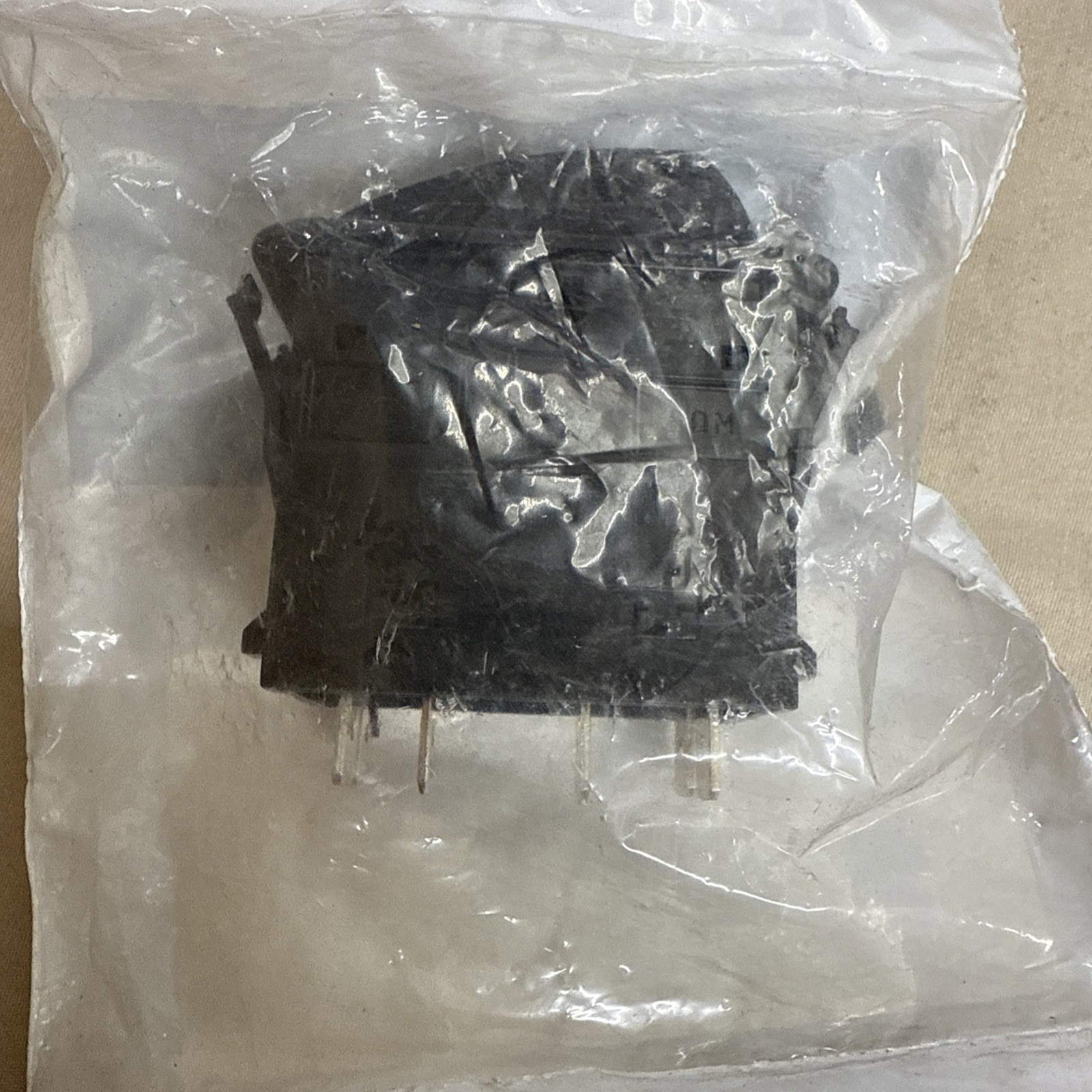 International 3766668C2 Switch ELECTRONIC HARDWIRED TRAILER SOCKET CENTER PIN