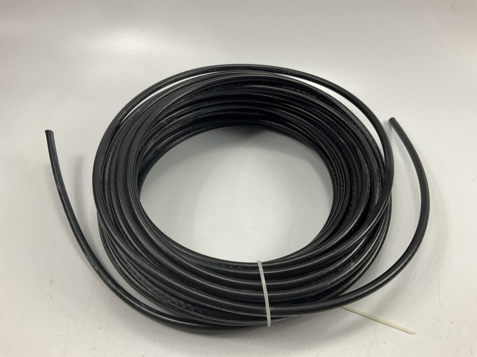 100 FEET – Haldex D1060401 3/8″ Air Brake Tubing Nylon, Black, 150 PSI SAE J844