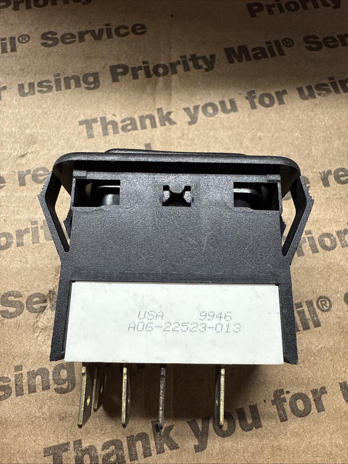 Freightliner DOME LIGHT Switch – A0622523013 A06-22523-013 ( A06-30769-013 *)