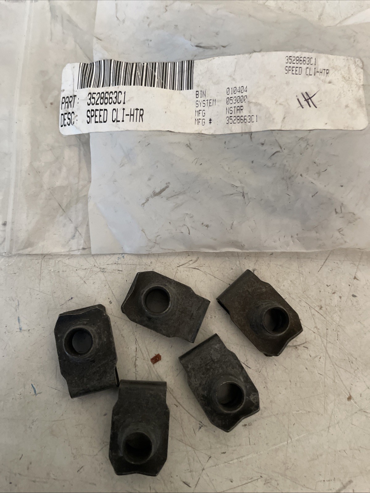 INTERNATIONAL SPEED NUT 5/16 SET OF 5 NEW 3528663C1