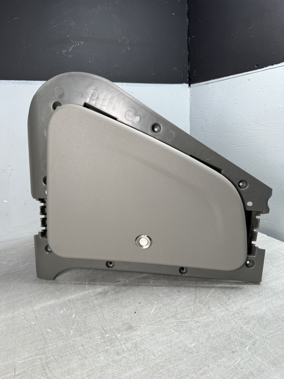2020 PETERBILT 579 FRONT LEFT OVERHEAD STORAGE BOX GREY S25-6033-731 *2193*