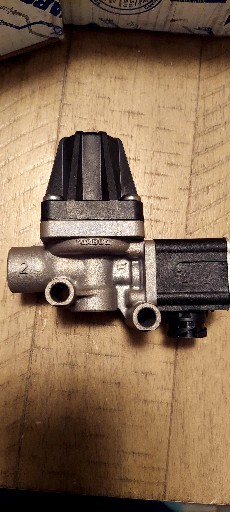 Wabco 975 009 0040 Pressure Limiting Valve 12 Volt Positive/ 9750090040