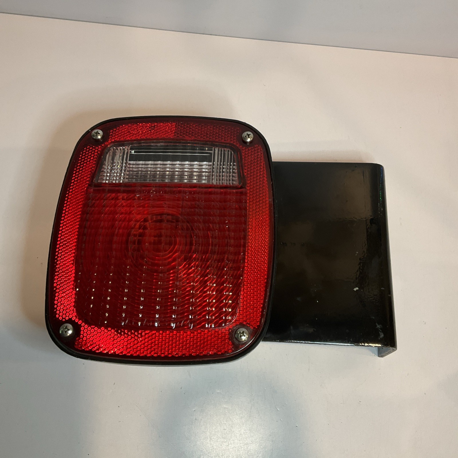 Grote 5371 Freightliner Rear Tail Brake Light Lamp w/ Bracket 680-544-00-38 D