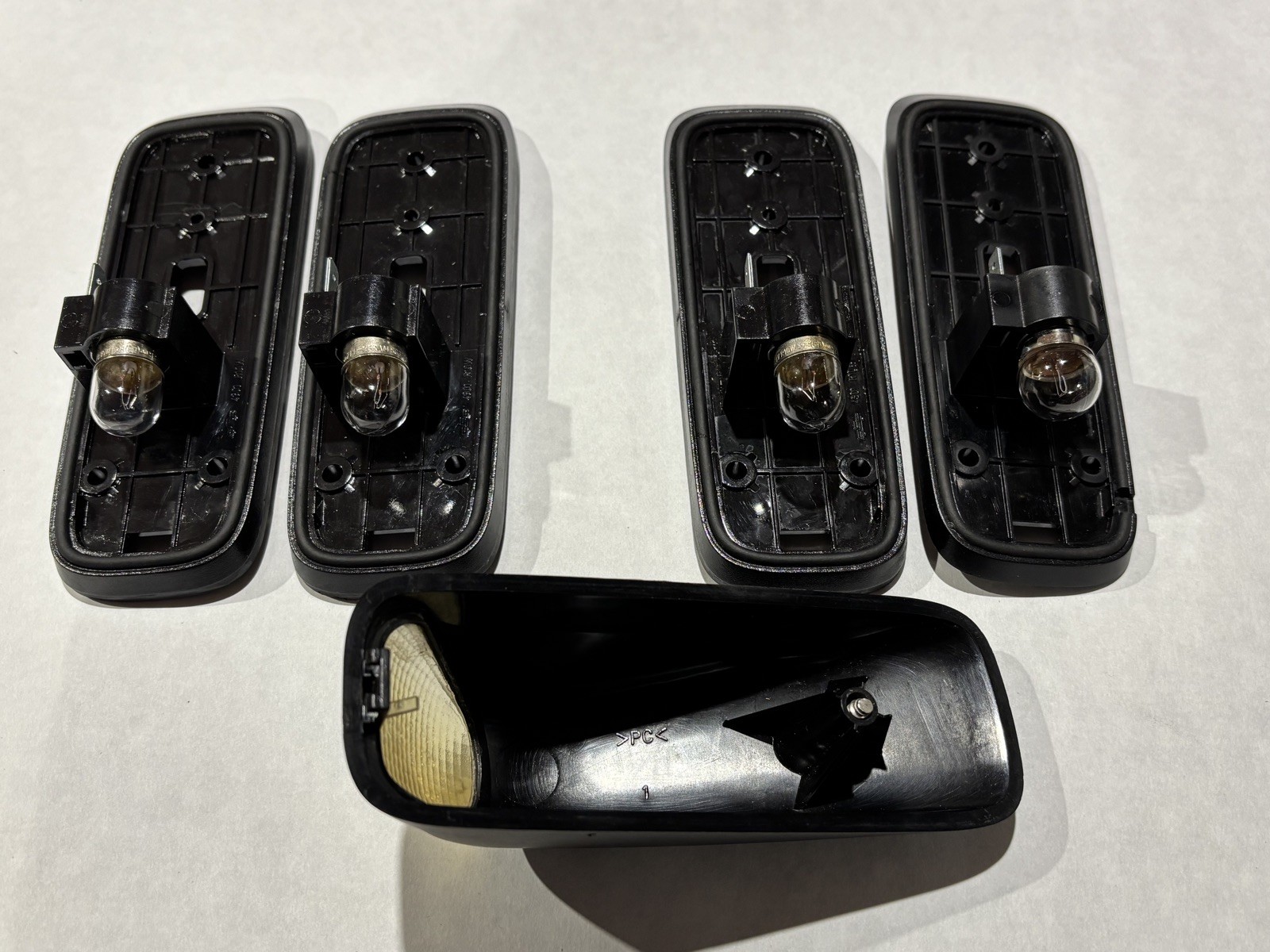 Genuine Mercedes Atego front top roof Left & right Light A0028205056 or 5156