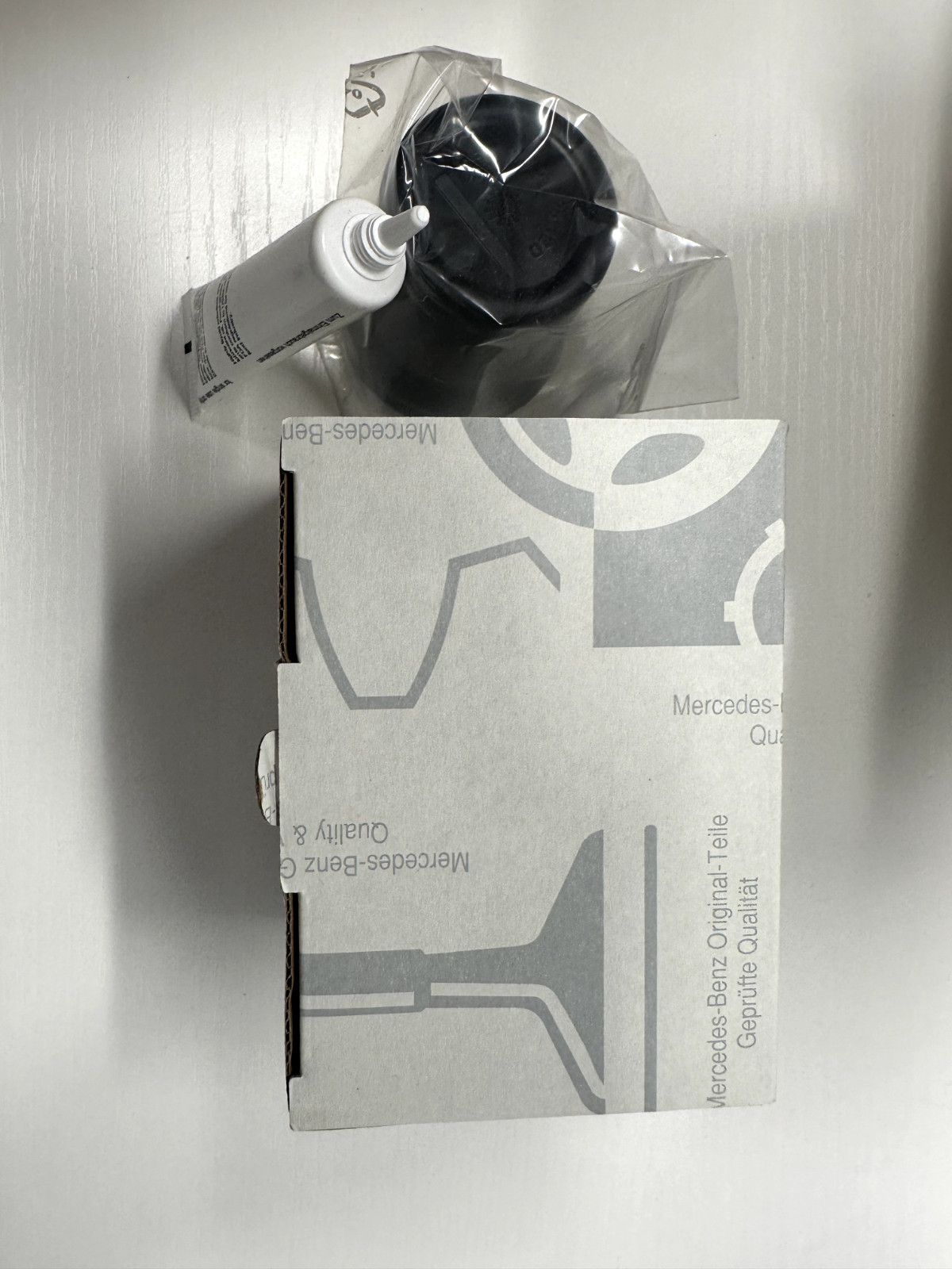GENUINE Freightliner Cascadia DD15 DD13 DEF Filter A0001421089/A0004700892