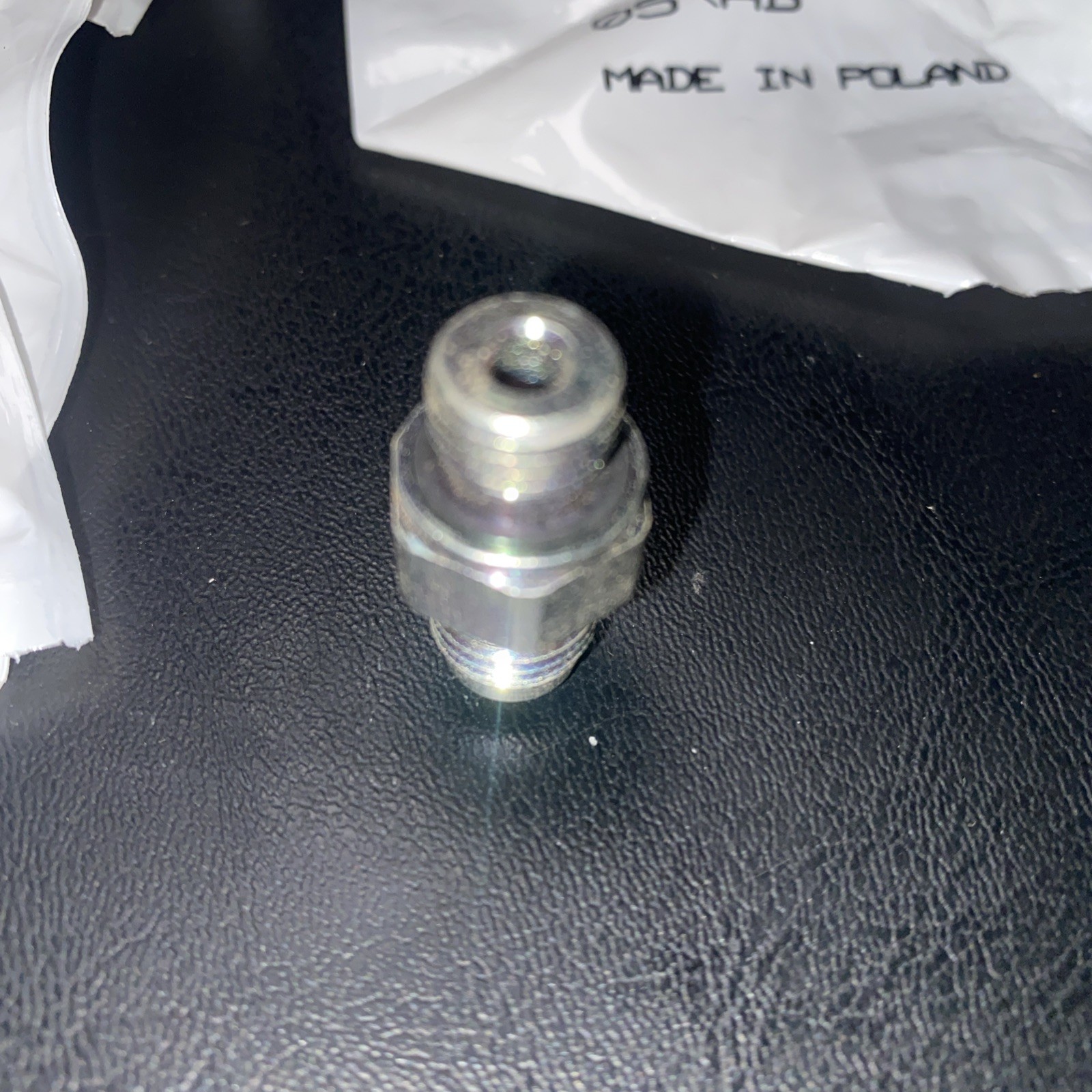 Parker Hannifin 4M10F82EDMXS Metric Adapter male m10x1 to-4 jic male-14 pcs