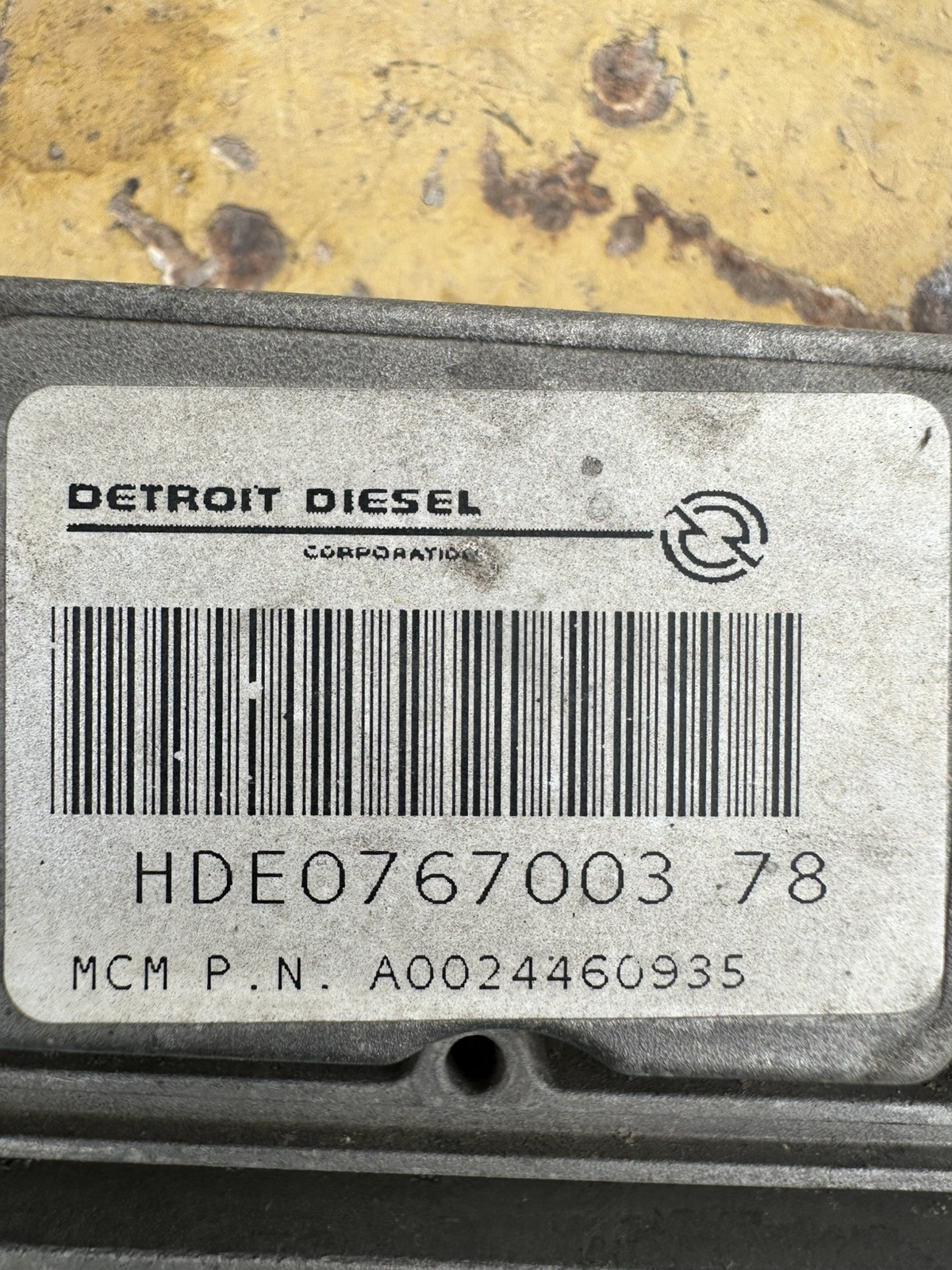 GENUINE: 2021/.A 002 446 09 35 / 002 Freightliner Cascadia ENGINE CONTROL MODULE