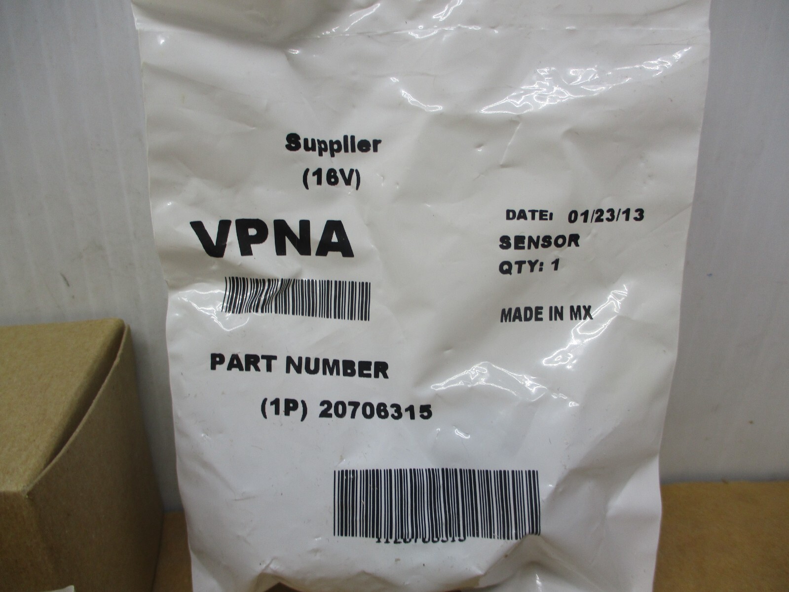 Volvo Mack New OEM Oil Pressure Sensor 20706315