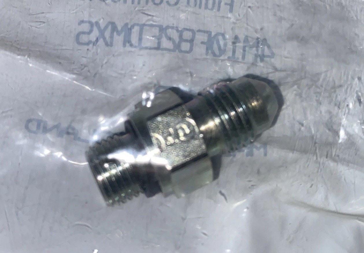 Parker Hannifin 4M10F82EDMXS Metric Adapter male m10x1 to-4 jic male-14 pcs