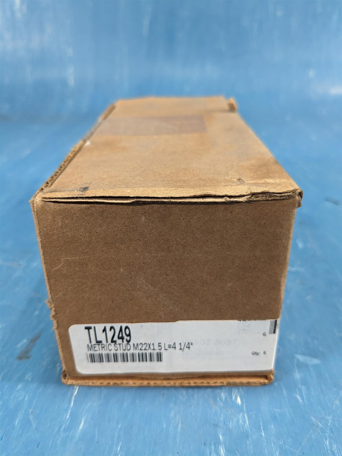 Box of (5) World American Metric Grade 8 Serrated Wheel Bolt Stud M22X1.5 4 1/4″
