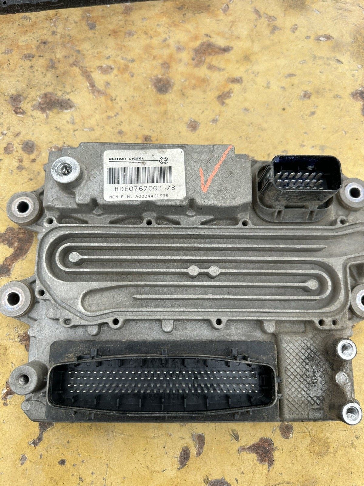 GENUINE: 2021/.A 002 446 09 35 / 002 Freightliner Cascadia ENGINE CONTROL MODULE