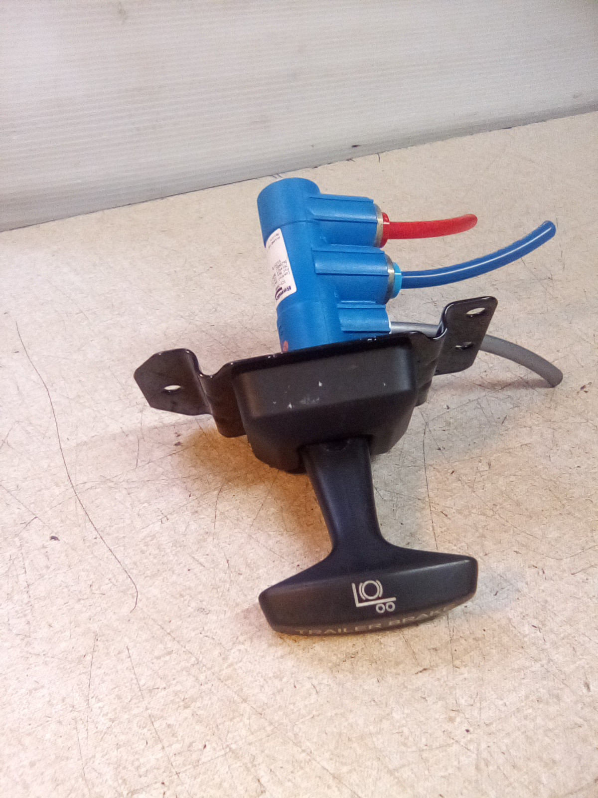 Bendix 7267413 Trailer Parking Brake Switch