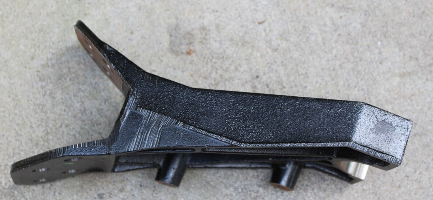 INTERNATIONAL PROSTAR BRACKET 3844014C3 RH CAB MOUNT NEW