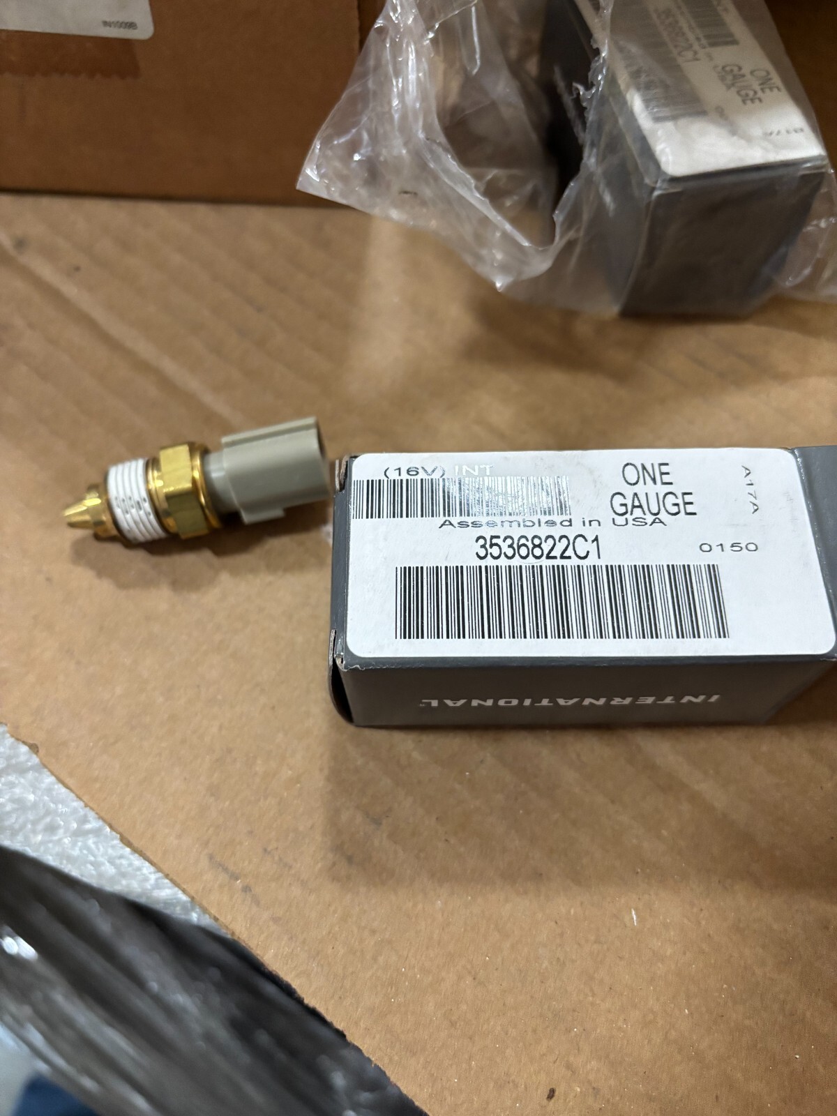 OEM INTERNATIONAL GAUGE TEM SENDER * OIL-XMSN AXL 3536822C1