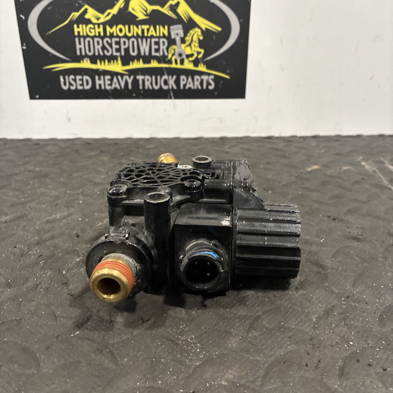 GENUINE BENDIX ABS MODULATOR VALVE PN: K056040 (TAG# 18270)