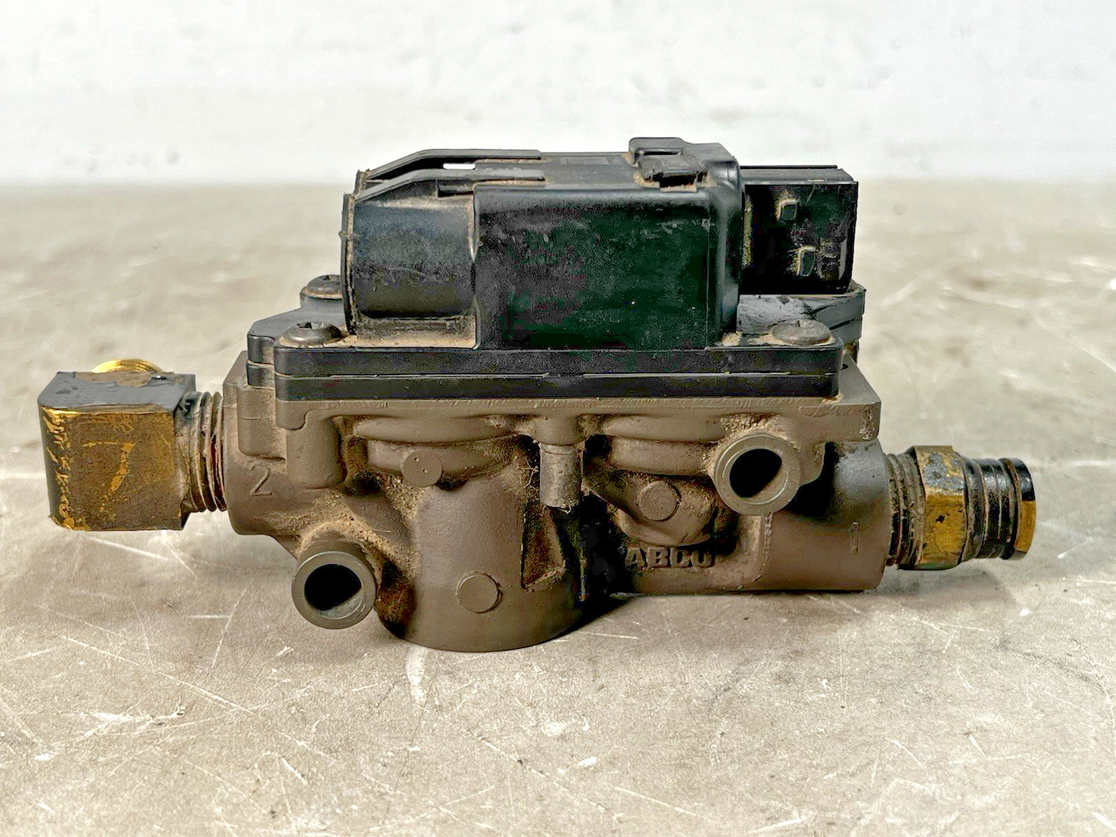 2021 Freightliner WABCO ABS Modulator Solenoid Valve (472-196-051-0) *2786*