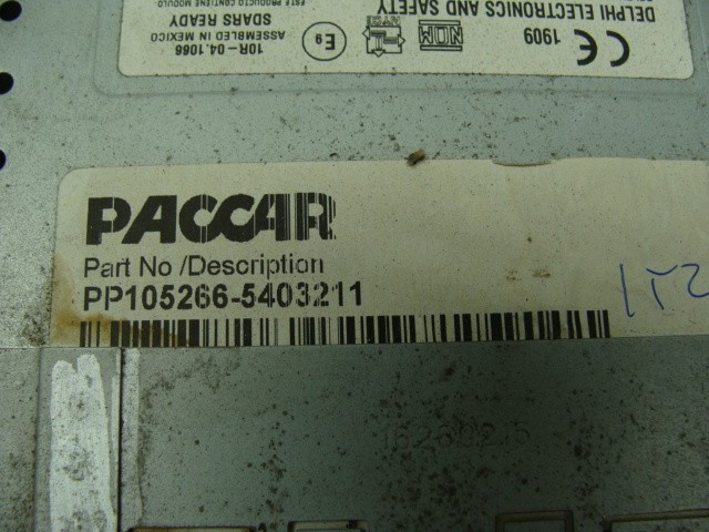 2017 KENWORTH T680 PACCAR PP105266-5403211 AM FM RADIO CD PLAYER