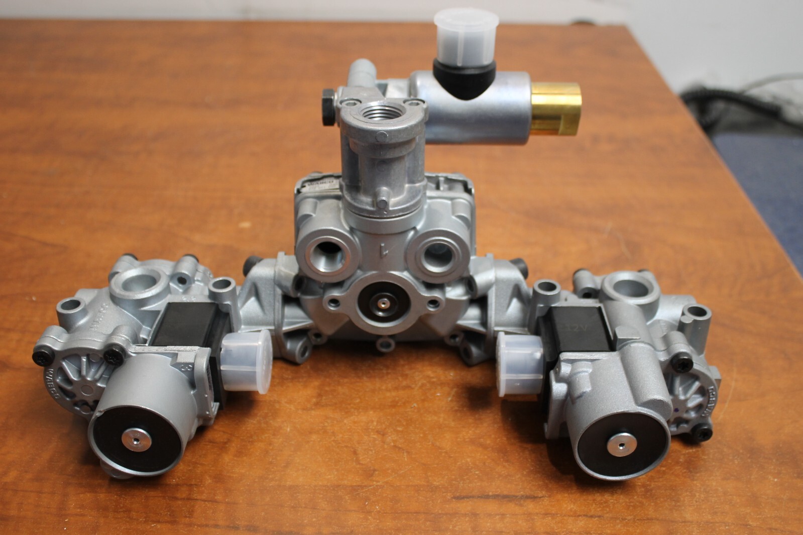 Meritor Wabco 4725002210 Axle Brake Relay Valve Assembly