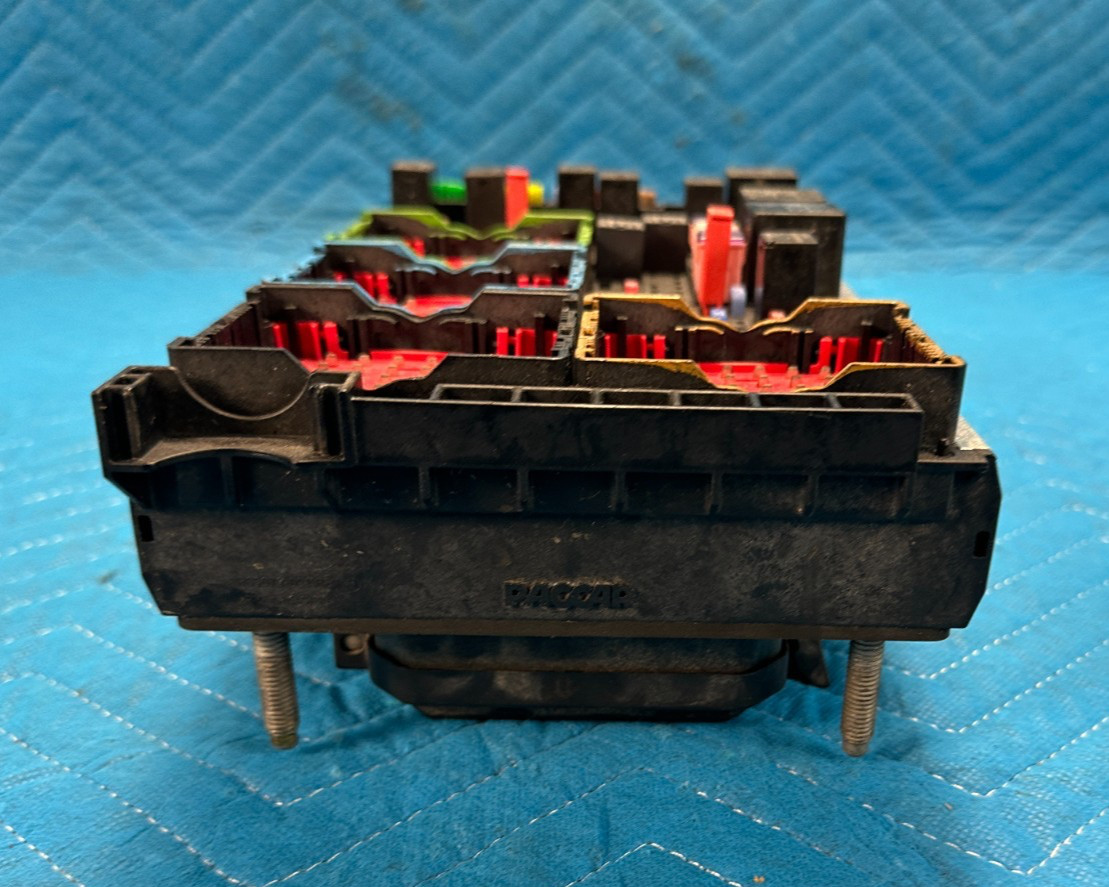 Kenworth T680 Paccar Fuse Box Assembly P27-1297-0101 2023 OEM