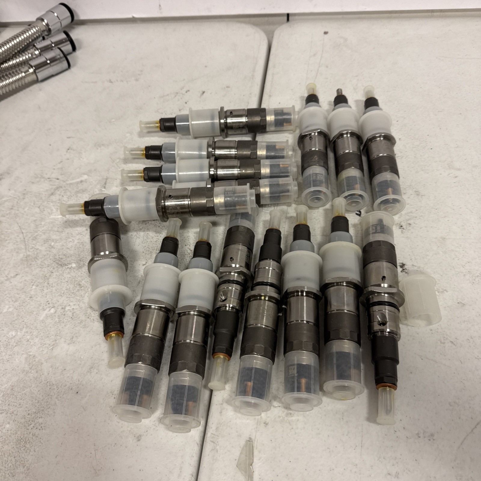 Bosch (685) Fuel Injector (F 2607) (Cummins 5263262) *NOS* NO BOX See Photos