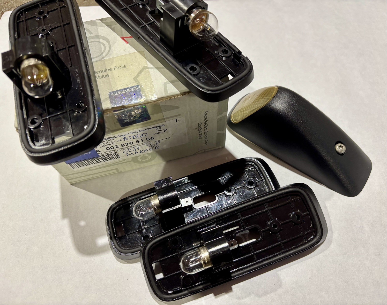 Genuine Mercedes Atego front top roof Left & right Light A0028205056 or 5156
