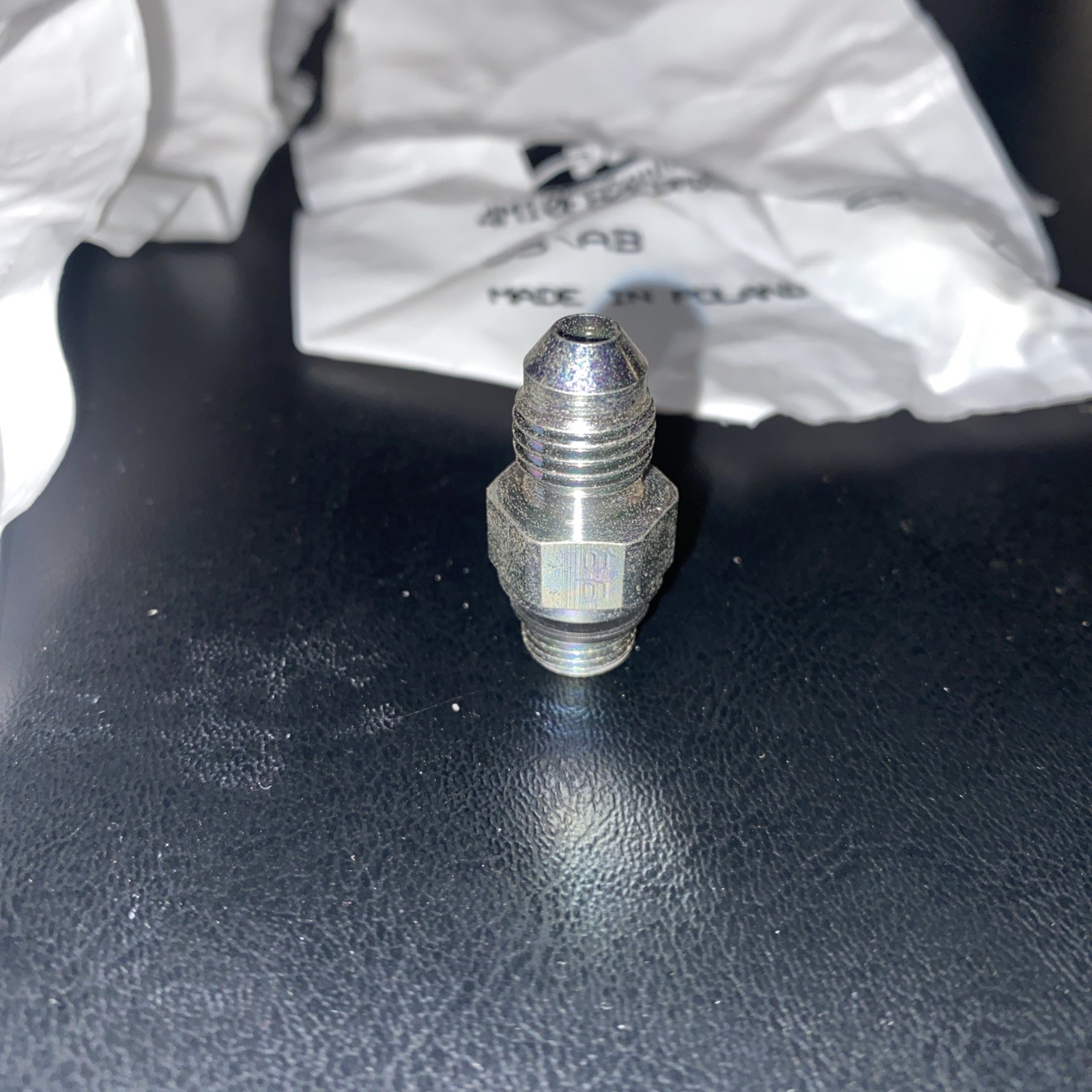 Parker Hannifin 4M10F82EDMXS Metric Adapter male m10x1 to-4 jic male-14 pcs