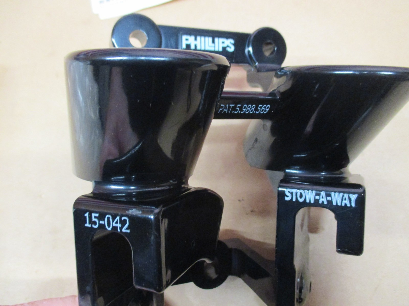 15-042 STOW-A-WAY PLUG PHILLIPS SEMI TRUCK PARTS NEW