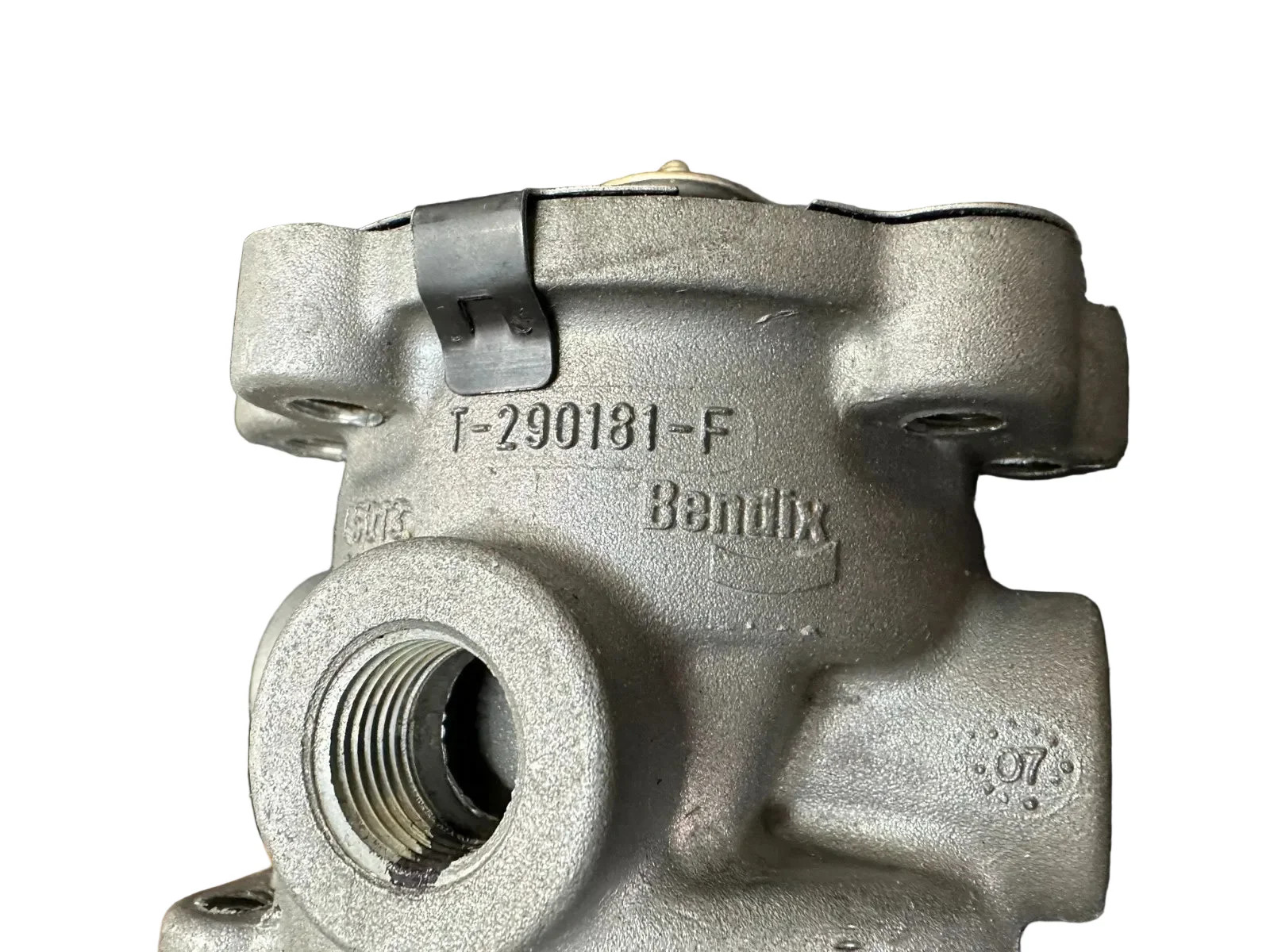 4V2786 Genuine Bendix Dual Circuit Foot Brake Air Valve E-6