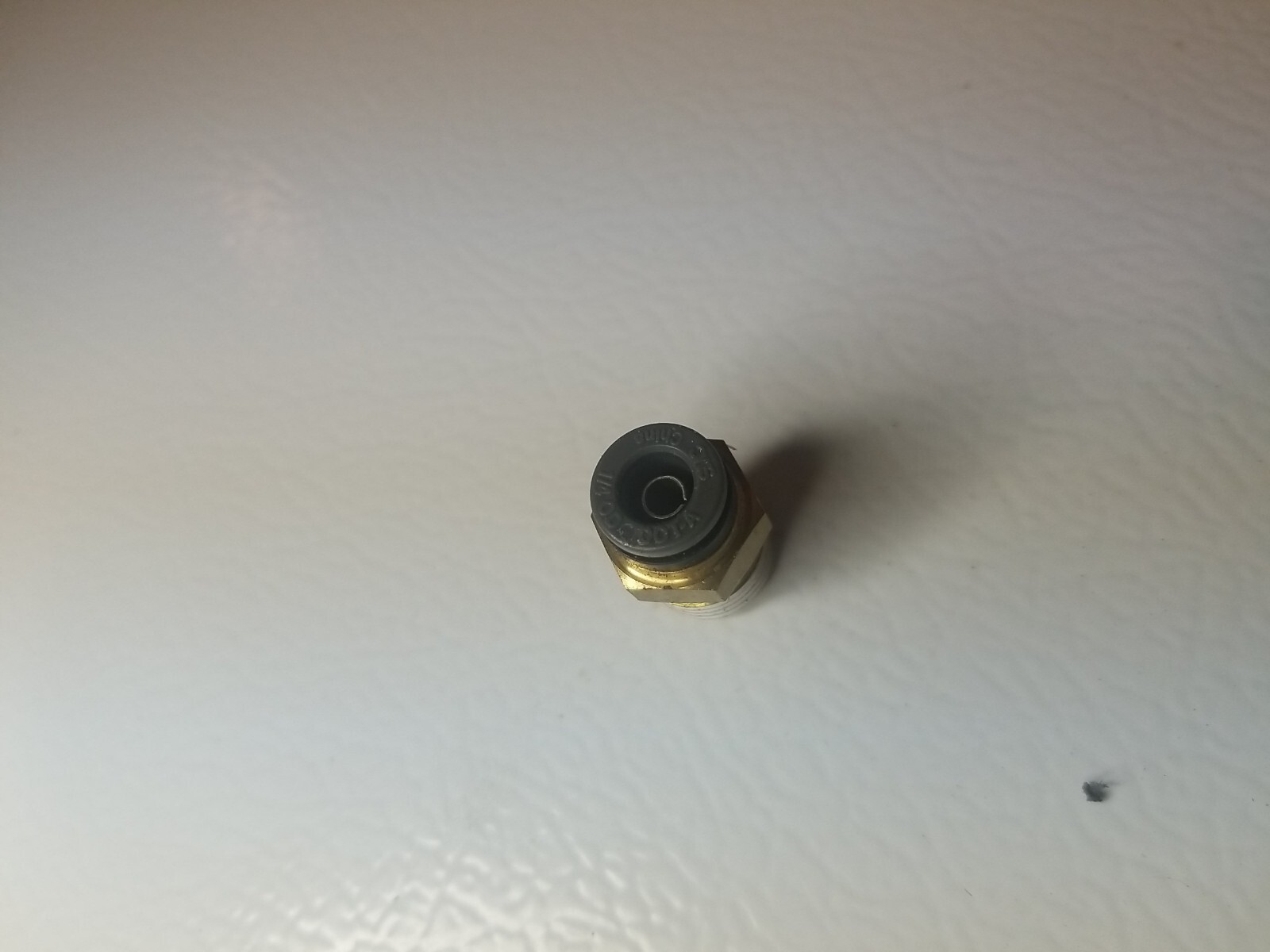 (5) SMC KV2H07-35S DOT Fitting ConnectorStraight Male 1/4″ OD tube 1/4-18 NPT