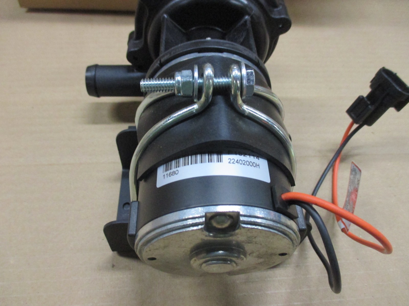 INTERNATIONAL 2516874C91 BOOSTER PUMP 12V W/90 DEGREE FITTING TRUCK PARTS NEW