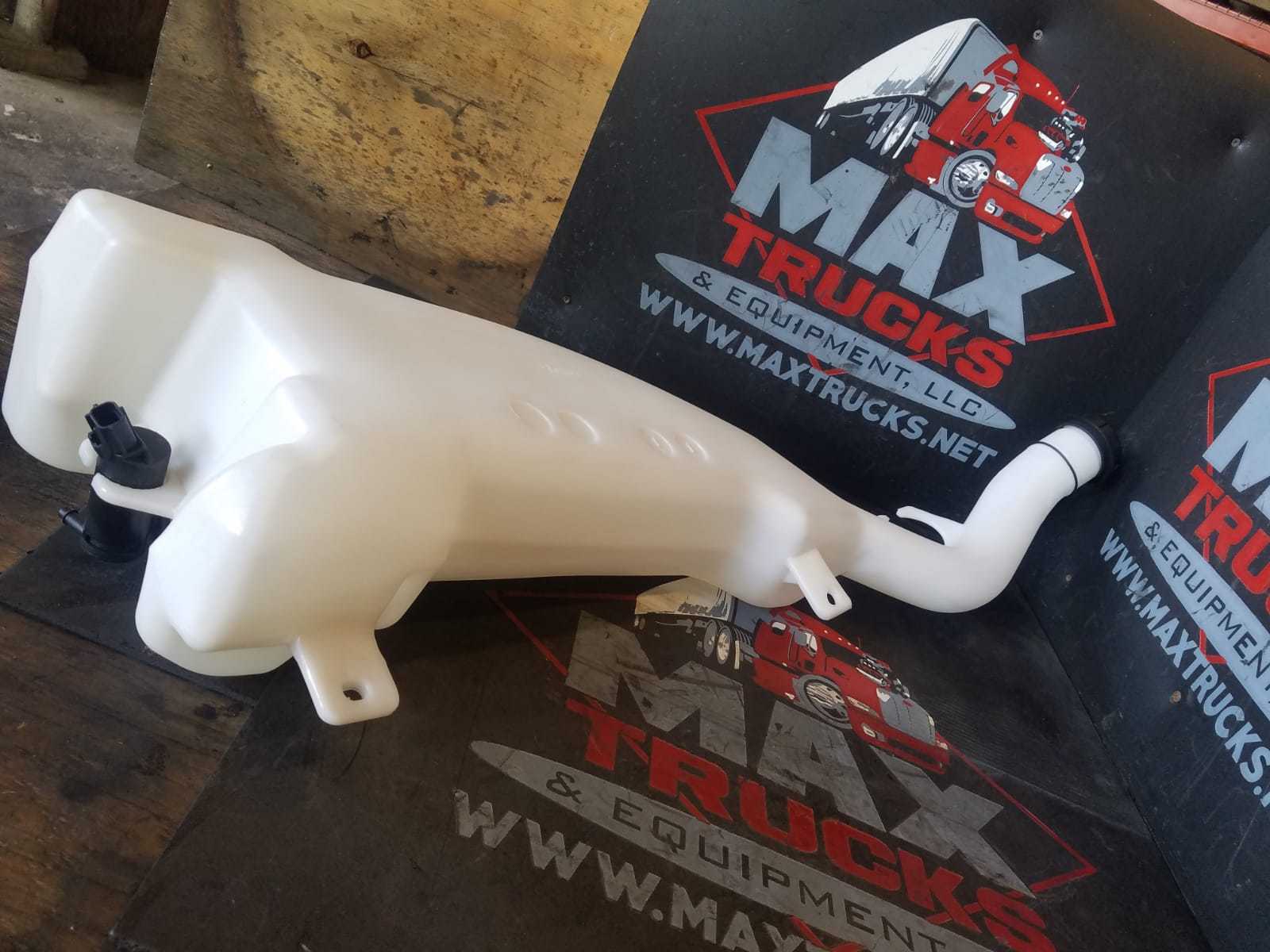 SPRAY TANK AFTER MARKET FOR FREIGHTLINER CASCADIA