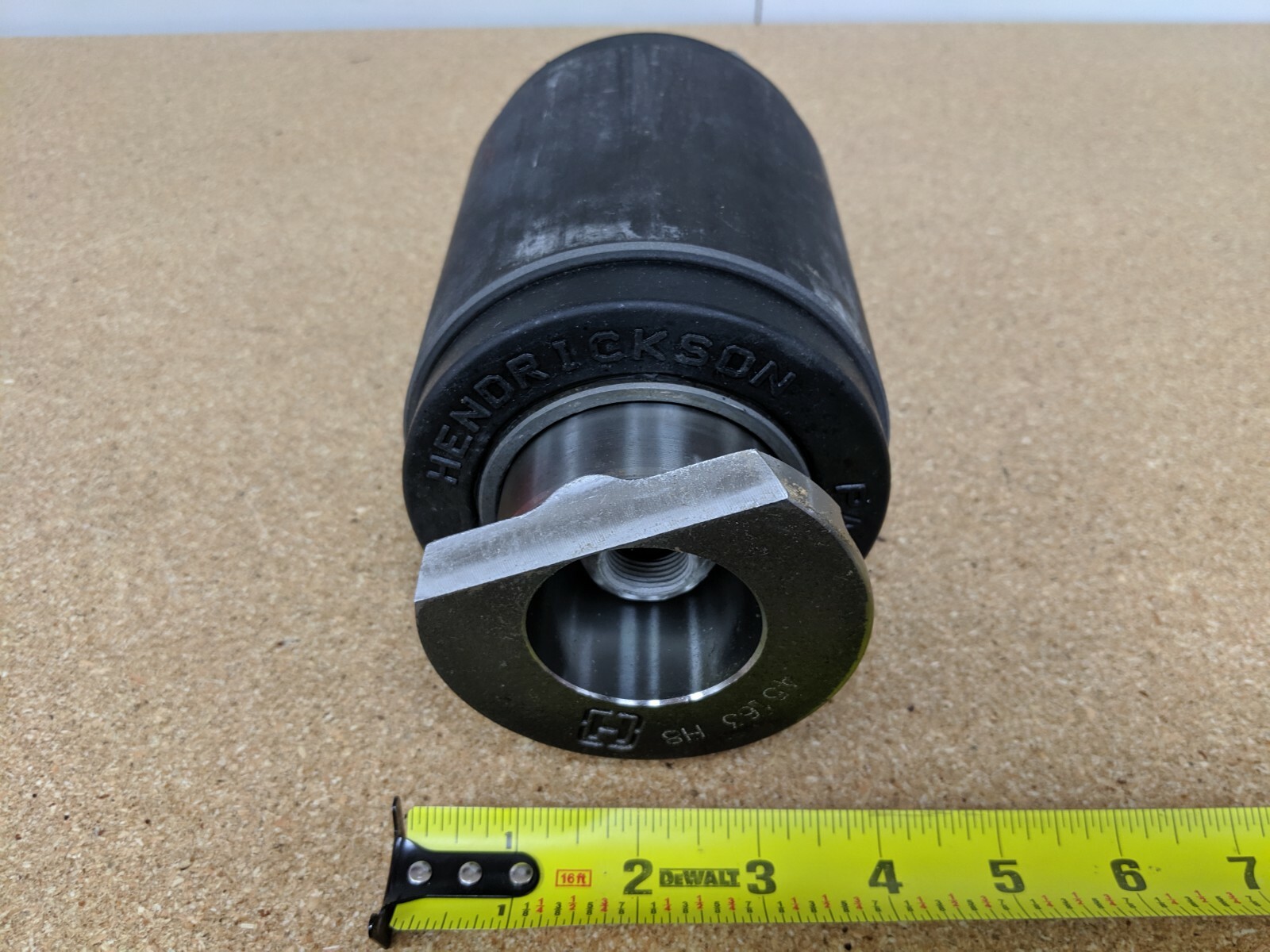 RT/RTE 343 R 440 RS 403 Rubber End Bushing Adapter Kit Hendrickson # 34013-049L