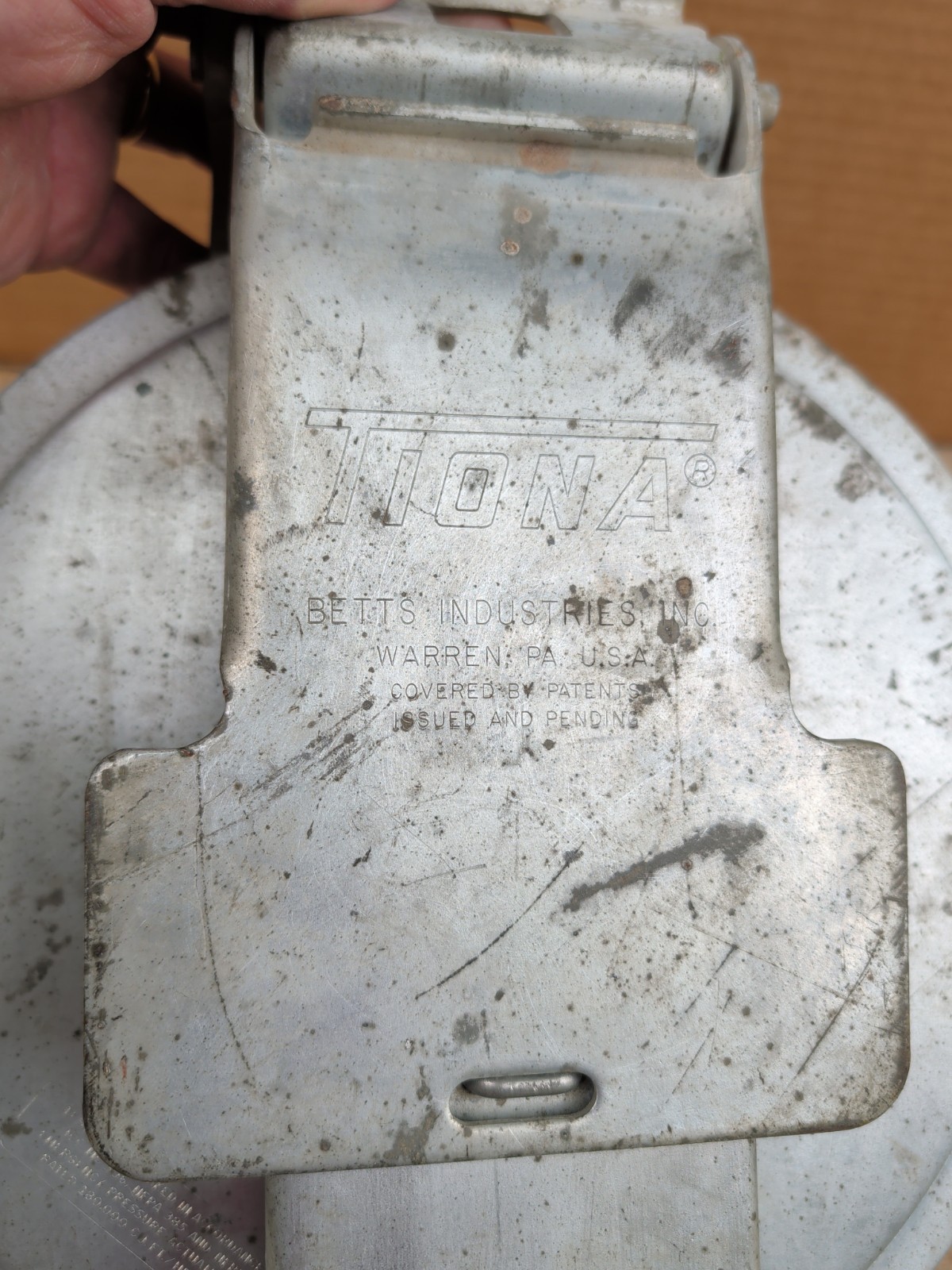 Betts 10-1/2″ Center Transport Tank Hatchway