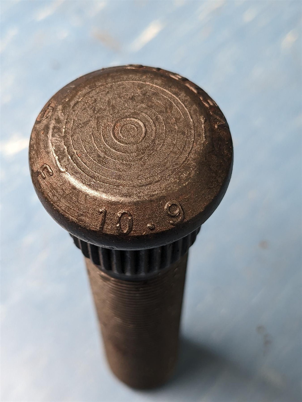 Box of (5) World American Metric Grade 8 Serrated Wheel Bolt Stud M22X1.5 4 1/4″